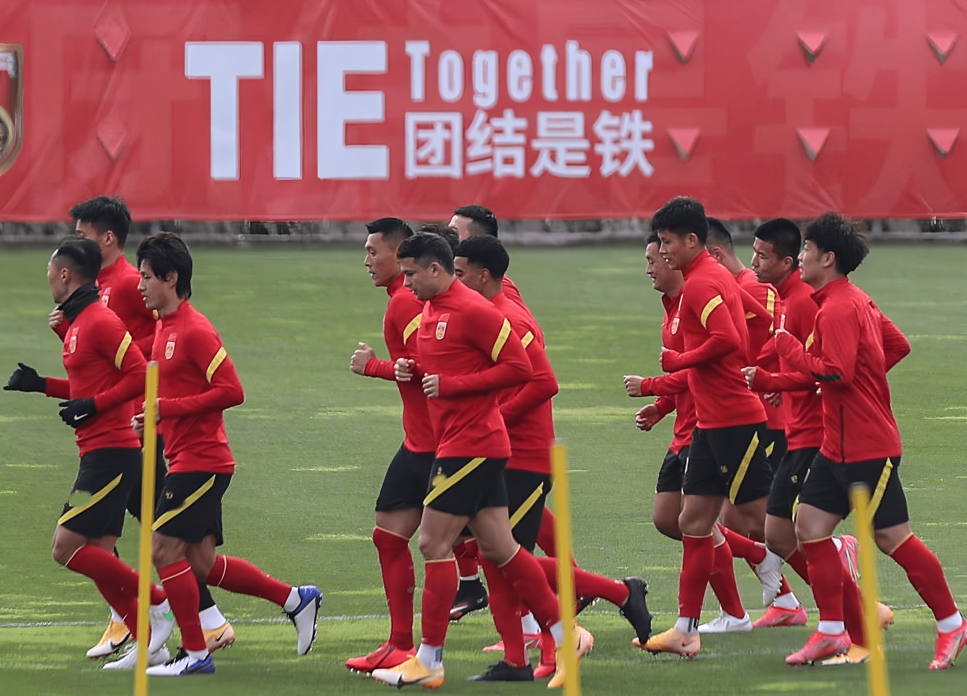 冲刺阶段马赛备战中超浙江队冲刺阶段迎来里程碑，新疆广汇绝杀压哨直接炸裂