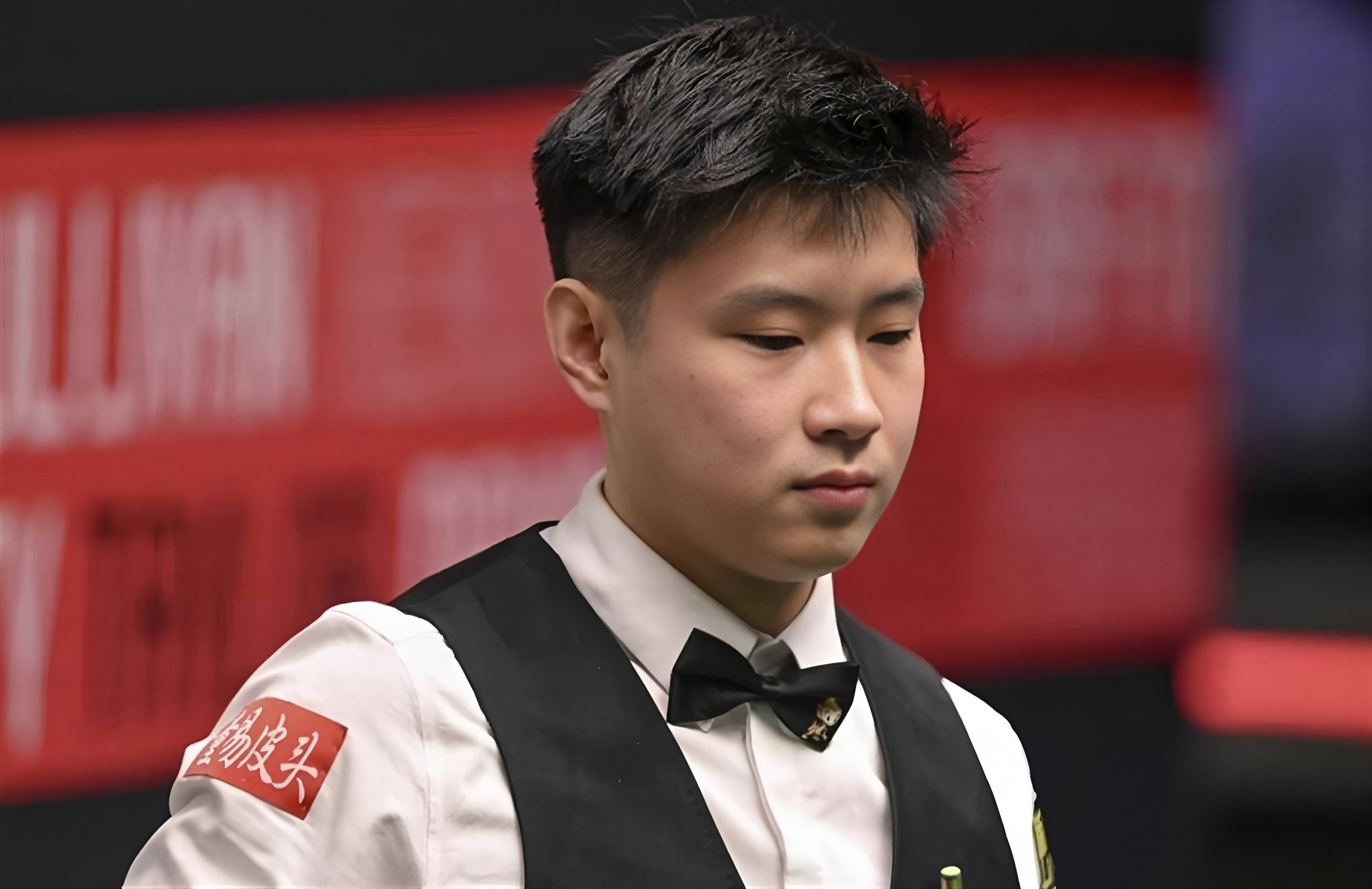 从Karsa在中国队比赛中败北到清晨波尔图官宣签约——英超节点到来，里尔止住颓势备战足总杯